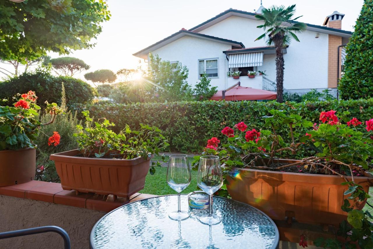 Apartment Holiday Versilia Camaiore Exterior photo